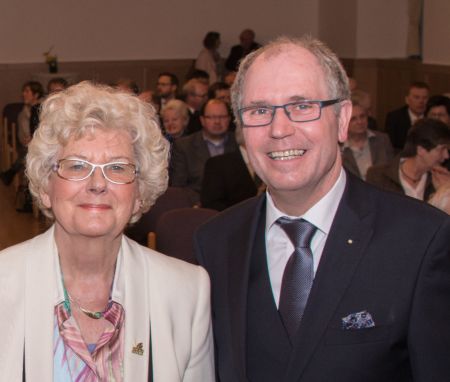 Gertraud Mütter und Landrat Manfred Müller © Foto: Kreis Paderborn, Amt für Presse- und Öffentlichkeitsarbeti, Anna-Sophie Schindler